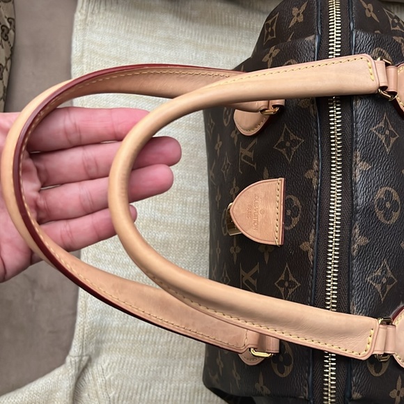 A92- 💯% authentic Louis Vuitton Rivori MM - Picture 11 of 16